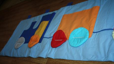 Kapsář za postel vláček, 