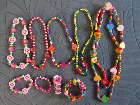 Dřevěné korálky,náramky -9 ks,