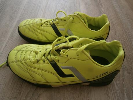 Boty na umělý povrch, 32