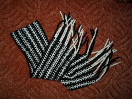 Bílá černá šála šálek, m