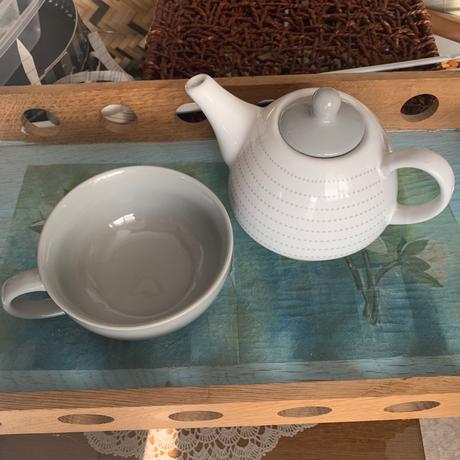 Konvička se šálkem, 