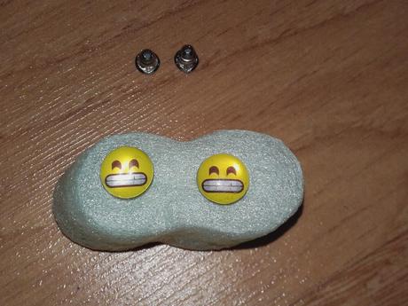 Náušnice emotikon grimasy, 