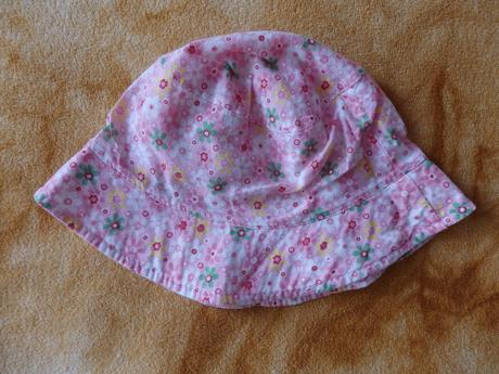 Klobouček dráče s kytičkami, 