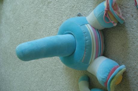 Motorická plyšová kravička,