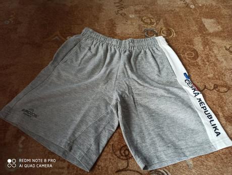 Kraťasy a tepláky, 140–152