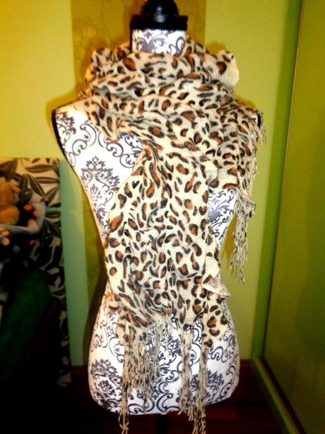 Krásná šála se zvířecím motivem - volánová,