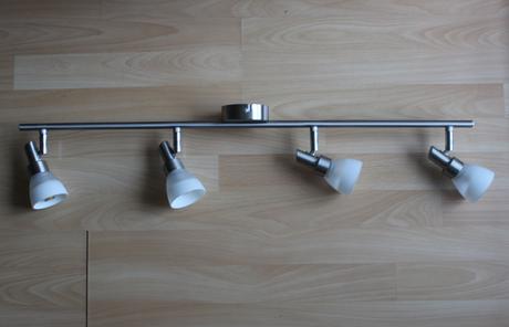 Stropní svítidlo se čtyřmi bodovkami, 