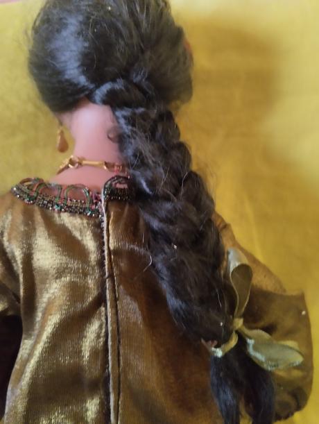 Porcelánová panenka indka, 