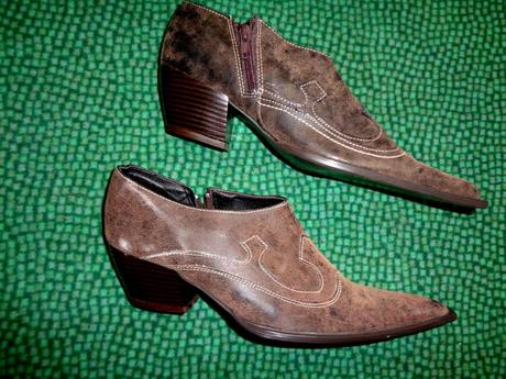 Hnědé kotníčkové boty - koně, 38