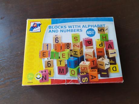 Dřevěné kostky s písmeny, 