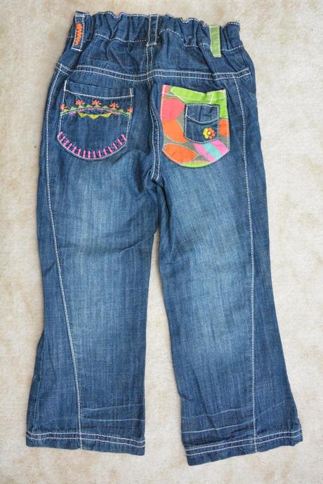 Džíny, triko a čepka s neon kytkou, next,98