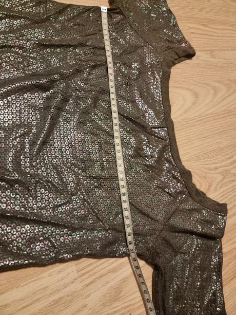 Leskle delší triko se spadlymi rameny, l