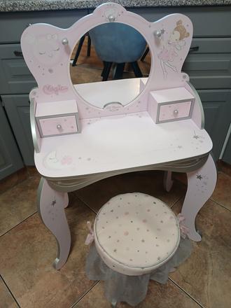 Toaletní stolek se stoličkou, 