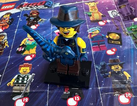 Lego movie 2 minifigures vest friends rex, 