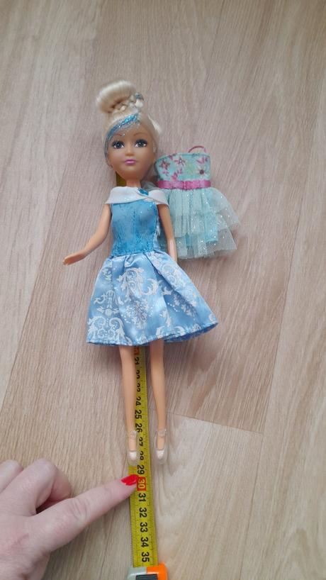 02 - panenka "barbie" + náhradní šaty, 
