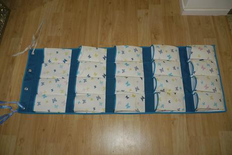 Kapsar tyrkysovy s motylky, 