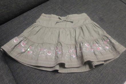 Vyšívaná sukýnka s třpytkami, marks & spencer,98