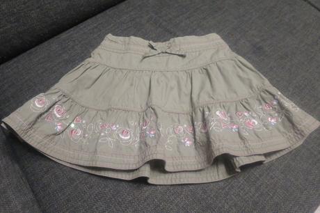 Vyšívaná sukýnka s třpytkami, marks & spencer,98