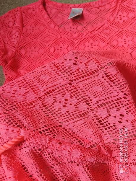 Šaty neón s krajkou zn."pusblu" vel."134-140", 134