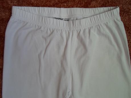 Bílé 3/4 legíny, 146