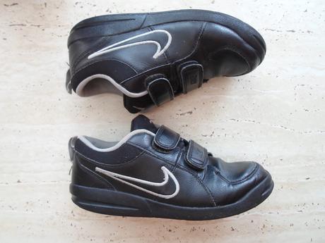 Černé boty tenisky botasky sálovky, nike,35