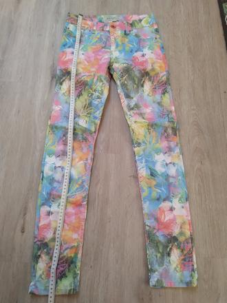 Barevné kalhoty jeany, 158