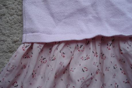 Svetřík se všitou sukýnkou, 74