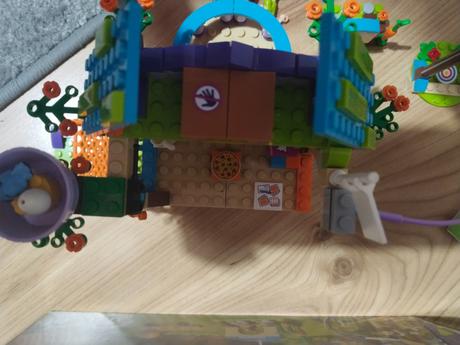 Lego friends domeček na strome,