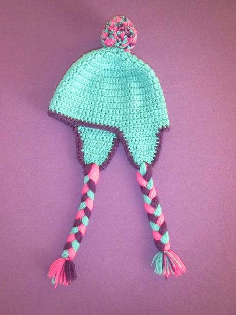 2x ručne pletené čepičky copánky,98, 98