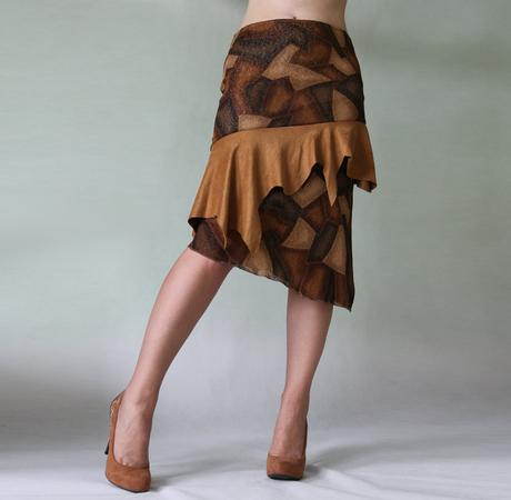 Cípatá asymetrická sukně imitující kůži vel.s, s