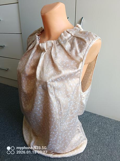 Halenka zn."manguun collection" vel."l", l