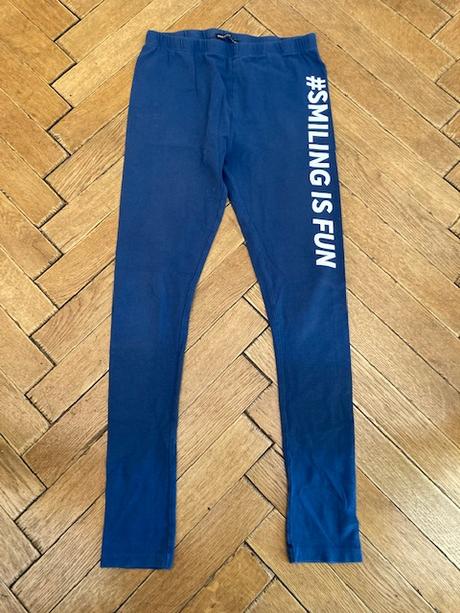 Modré legíny s nápisem, reserved,152