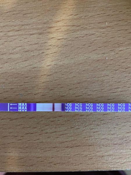 Zpožděná menstruace a pozitivní test: Jaká je příčina?