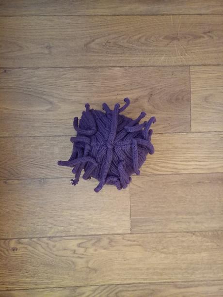 Fialová čepice, 134