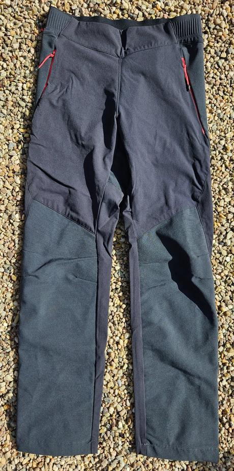 M130	dívčí turistické softshell kalhoty v. 140-146, quechua,140