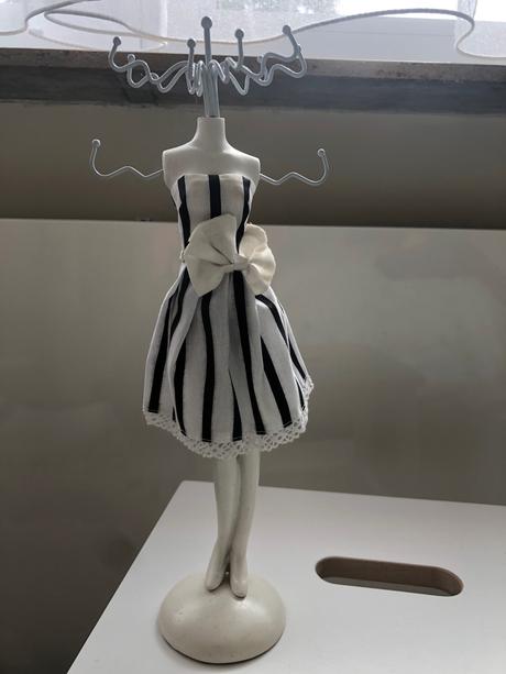 Stojanek na sperky - figura, 