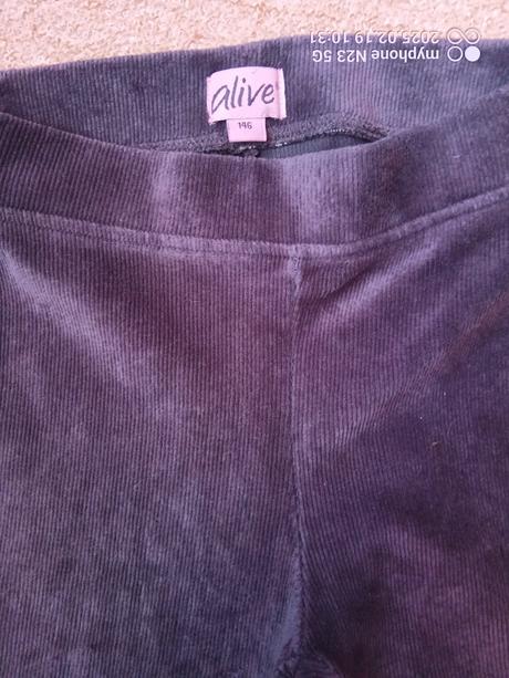 Legíny zn."alive" vel."146", alive,146