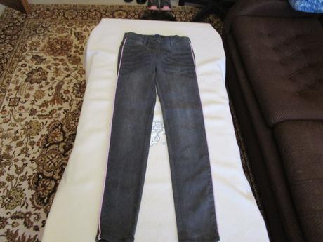 Elastické rifle, po straně růžový proužek, v.140, 140