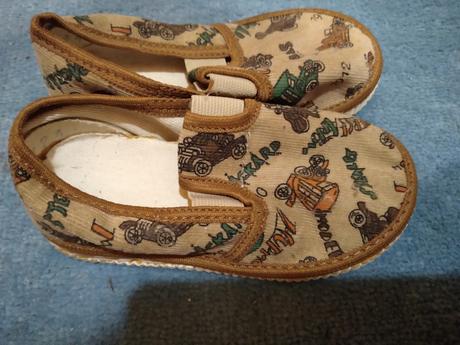 Nové klučičí papuče auta vl. 24, vnit.stélka 15 cm, 24