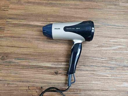 Stříbrný tmavě modrý fén na vlasy vysoušeč philips, philips