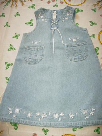 Riflové holčičí šaty s vyšíváním, 92