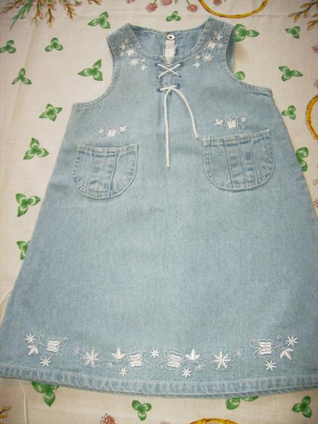 Riflové holčičí šaty s vyšíváním, 92