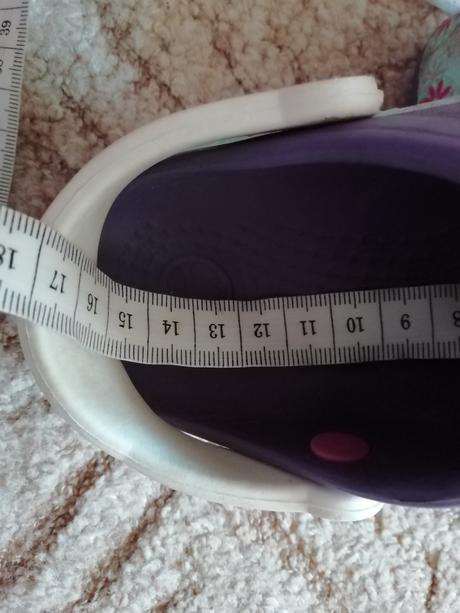 Cross svítící nošené 23-24-stelka cca 15cm, 23