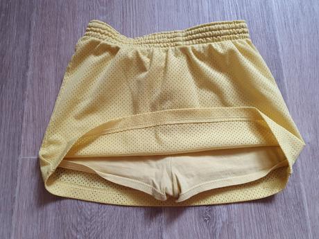 Sportovní sukně, 98