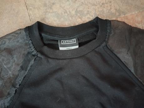 Top s průhlednými rukavy, s