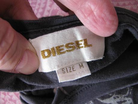 Tmavě šedé dámské tričko s abstraktním vzorem, diesel,m