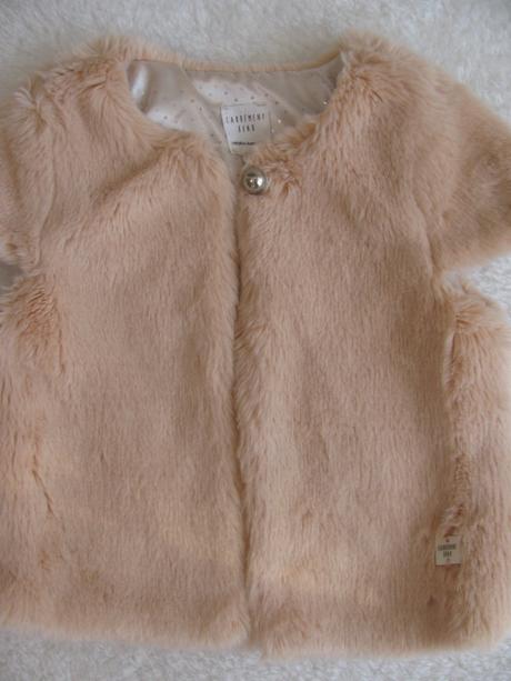 Krásná pudrová vesta z umělé kožešiny, 92