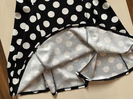 Nové puntík šaty, vel neuvedena cca m-l, m