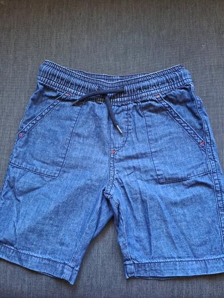 Kraťasy 110/116 skvělý stav, lupilu,110