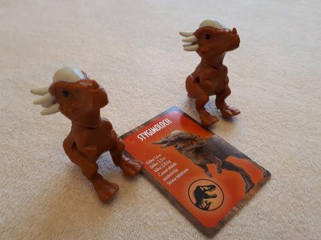 Dětská hračka - dvě postavičky, figurky, dinosaurů, 